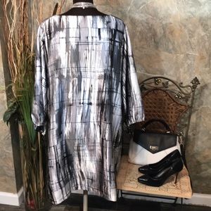 Allen b. 🌹 Stunning black white gray sheath dress